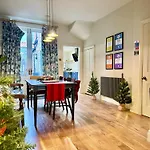 Stay At No 4 York Centre