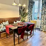 Stay At No 4 York Centre